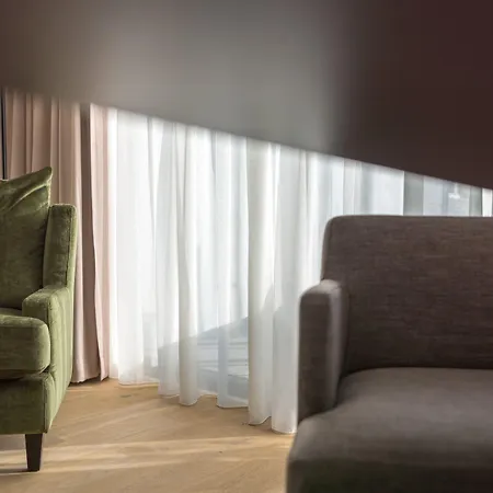 アパートホテル Suytes 4*