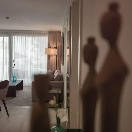 Aparthotel Suytes 4*