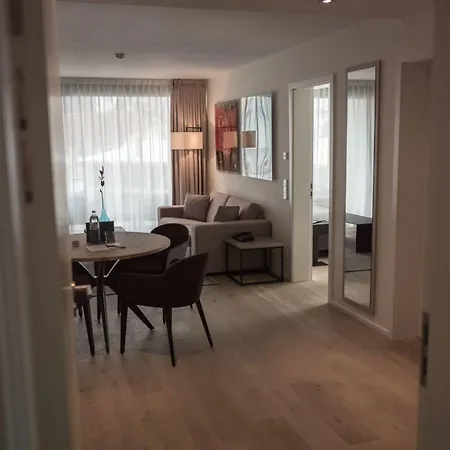 Suytes Aparthotel 4*