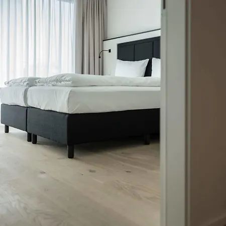 Suytes Aparthotel 4*