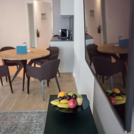 Suytes Aparthotel 4*