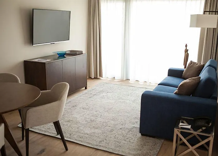 アパートホテル Suytes 4*